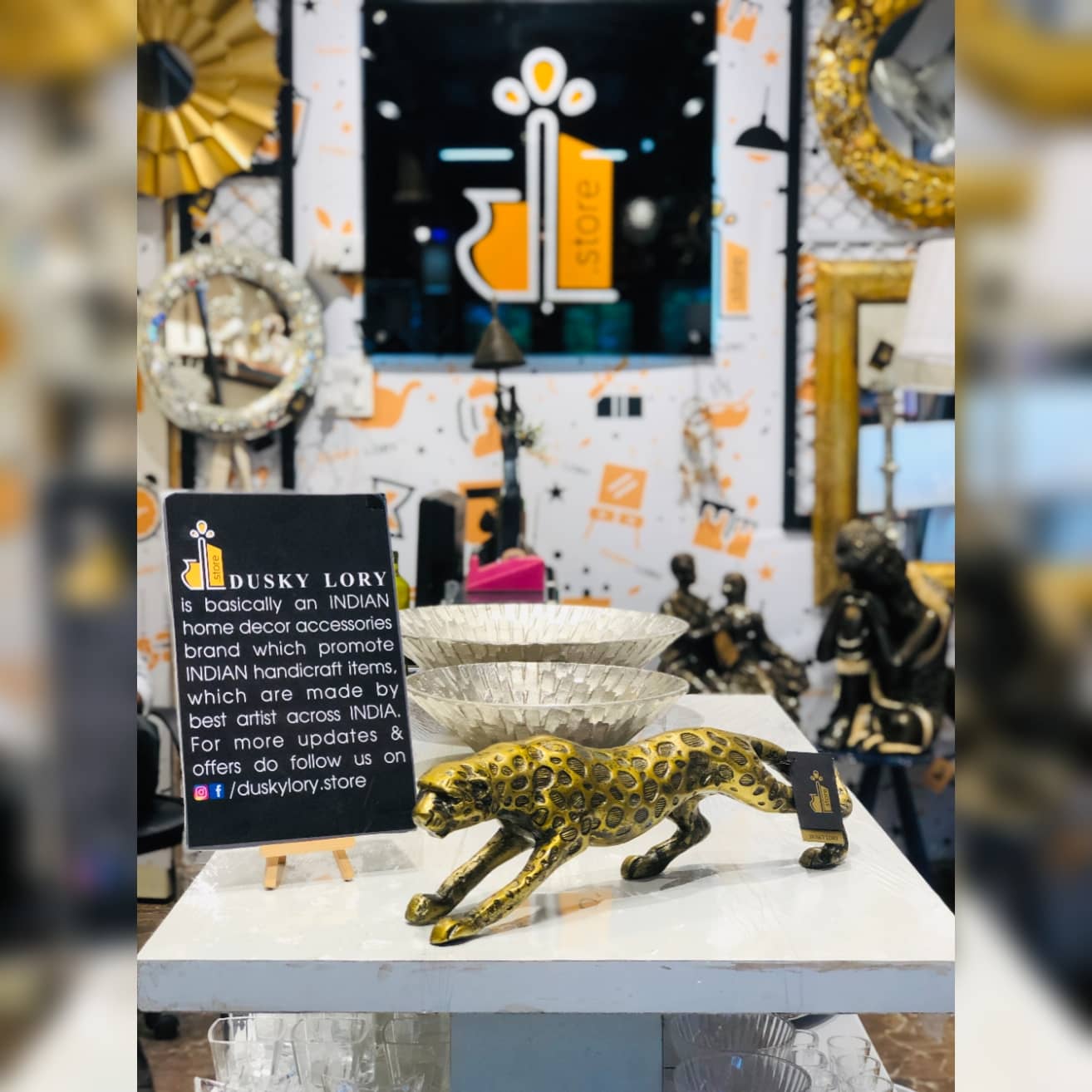 Metal Jaguar Figure | Golden Dusky Lory