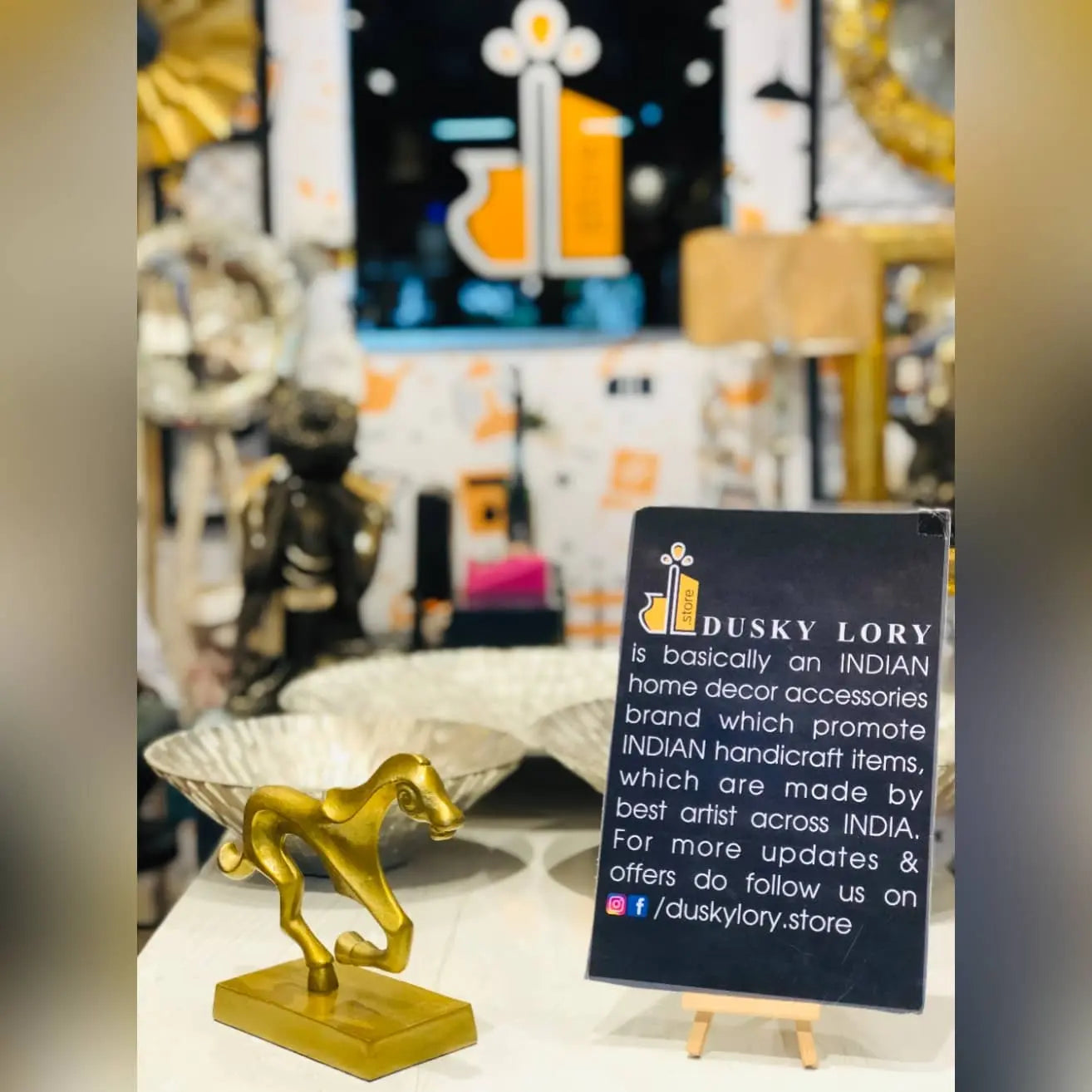 Metal Horse Figure | Statue Dusky Lory