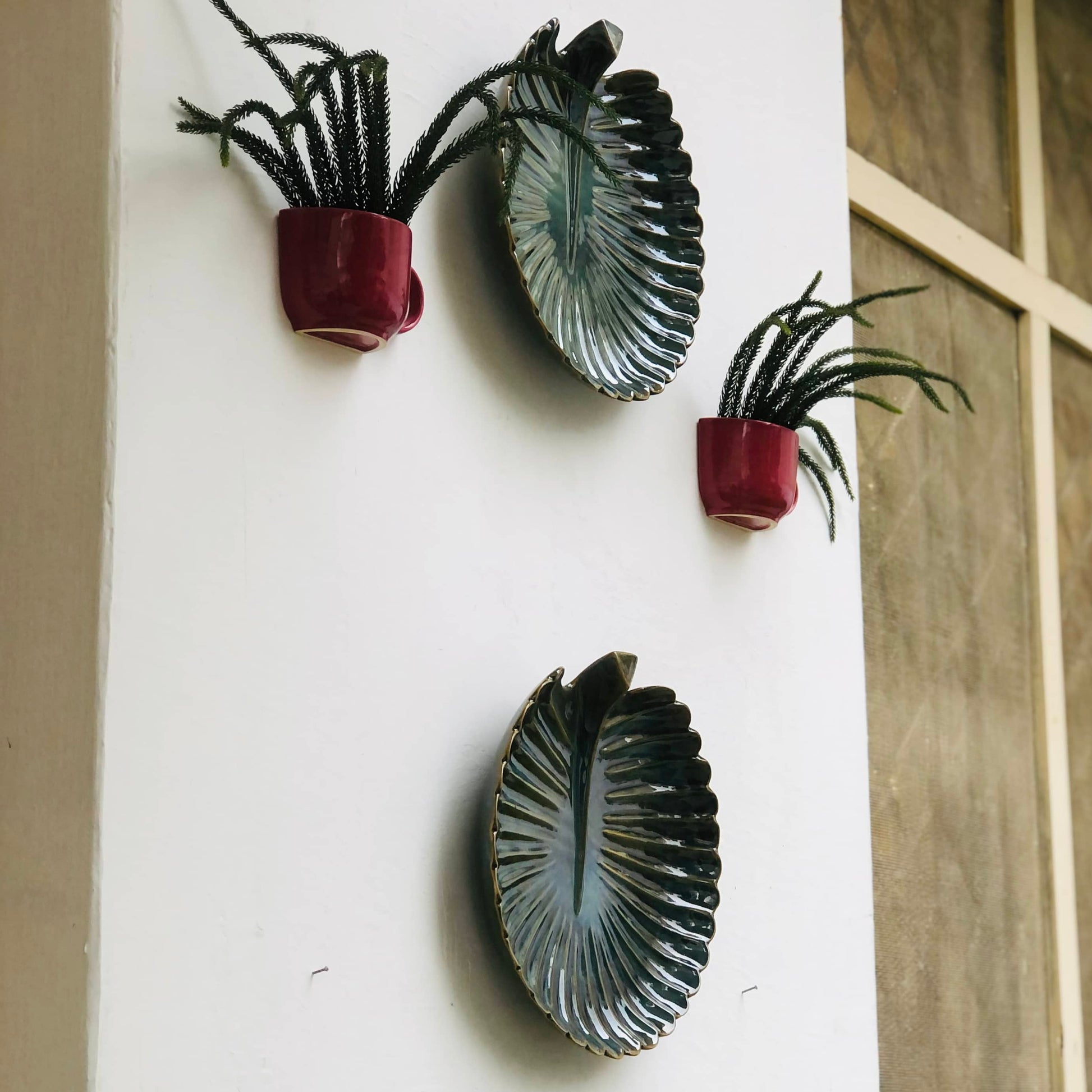 Ceramic Hanging Plate | 1 Wall Plate Dusky Lory