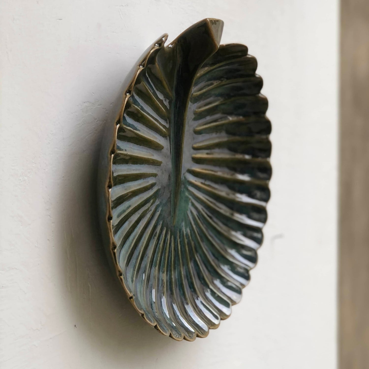 Ceramic Hanging Plate | 1 Wall Plate Dusky Lory
