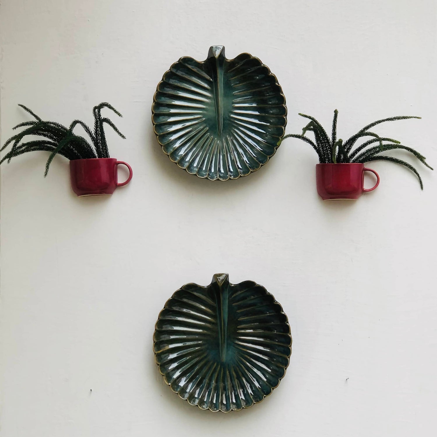 Ceramic Hanging Plate | 1 Wall Plate Dusky Lory